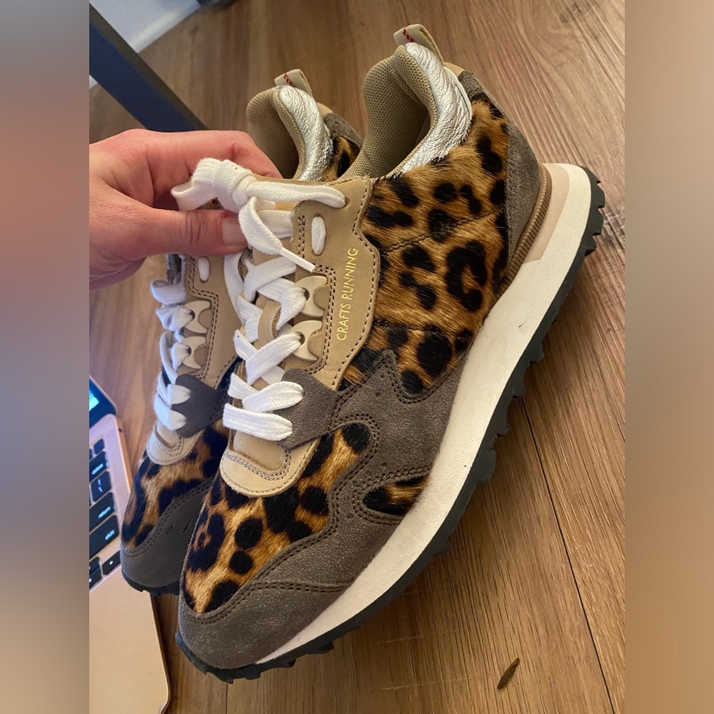 MOMA craft running sneaker size 8 never been worn still has tags